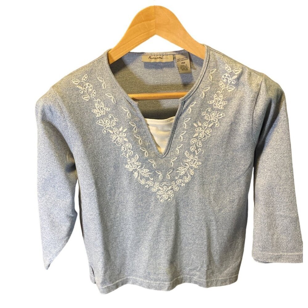 Analogy Petites Grey Half Sleeve Embroidered Notched Collar Top SZ Petite Medium